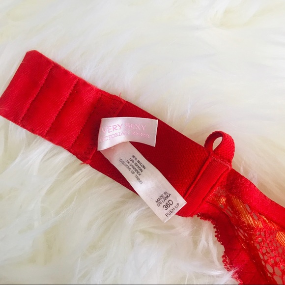 Victoria’s Secret | Red Lacy Push-up Bra - Picture 3 of 7